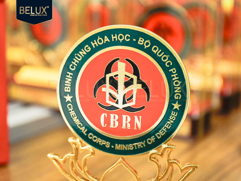 Lô Biểu trưng đế sen Binh Chủng Hóa Học cao 22cm bằng đồng mạ vàng 24k thiết kế theo yêu cầu